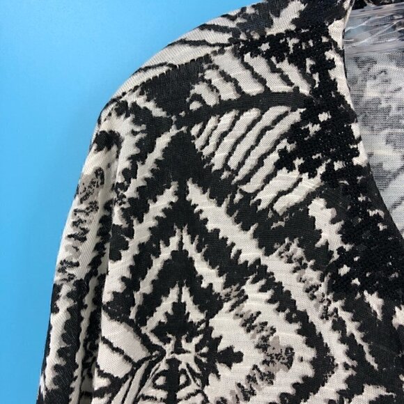 Lucky Brand Women’s Medium Boho Tribal Diamond Pattern V-Neck Blouse - Picture 5 of 9